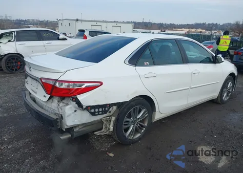 2015 Toyota Camry Se z USA, uszkodzony, nr VIN 4T1BF1FK4FU050340